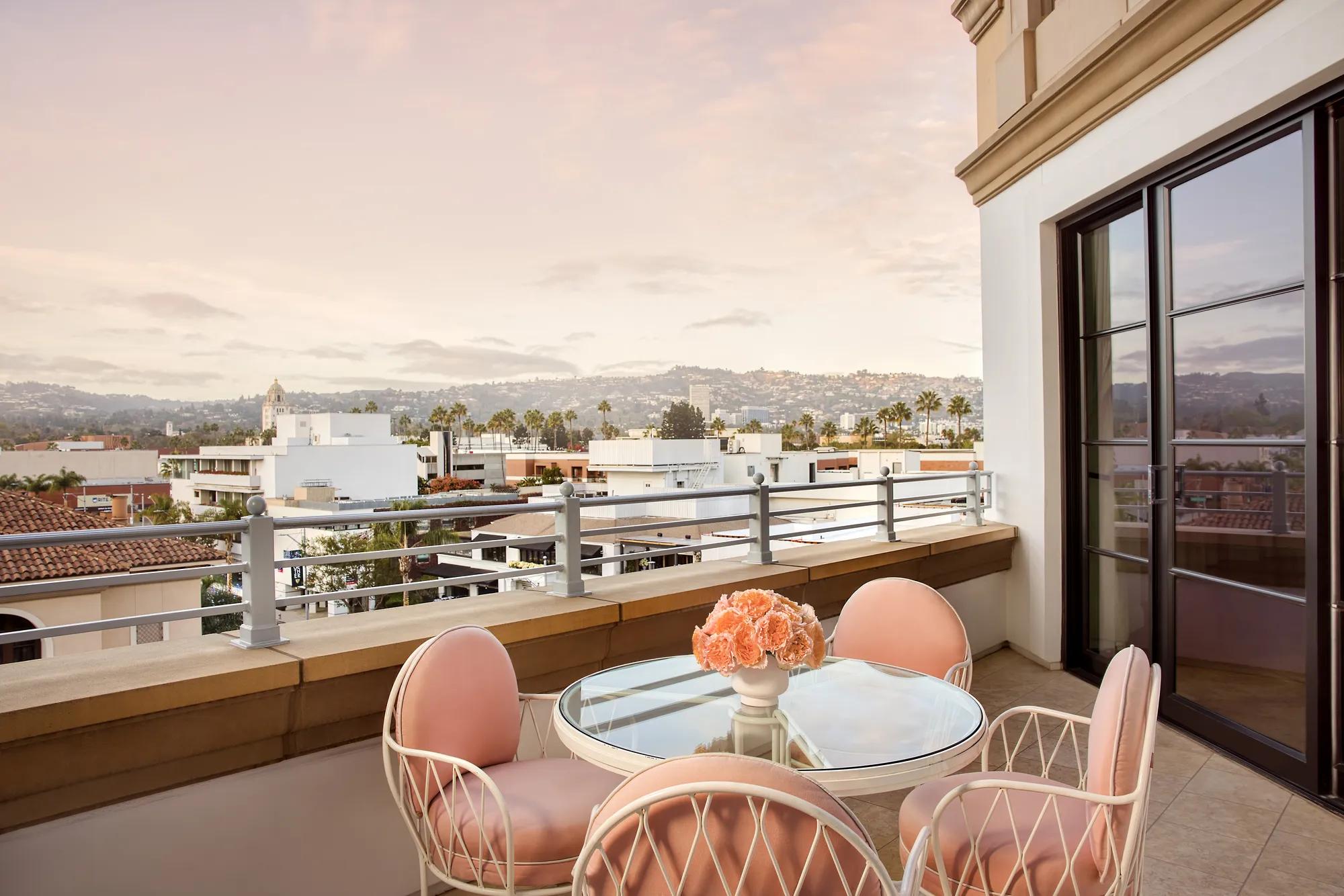 Hollywood Suite large terrace with outdoor seating and uninterrupted views over Beverly Hills.