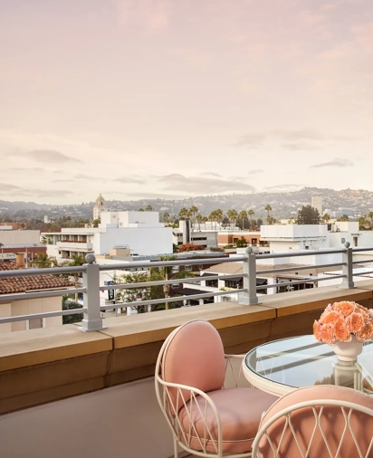 Hollywood Suite large terrace with outdoor seating and uninterrupted views over Beverly Hills.