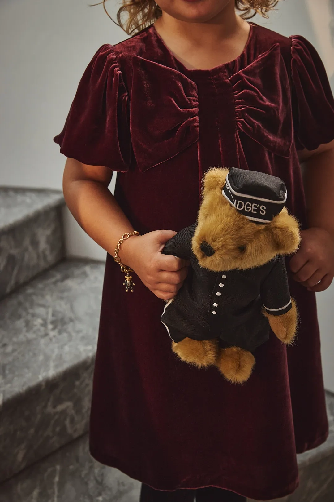 A festive Annoushka jewellery display at Claridge’s, featuring elegant holiday décor, warm lighting, and beautifully arranged pieces presented in a luxurious retail setting.