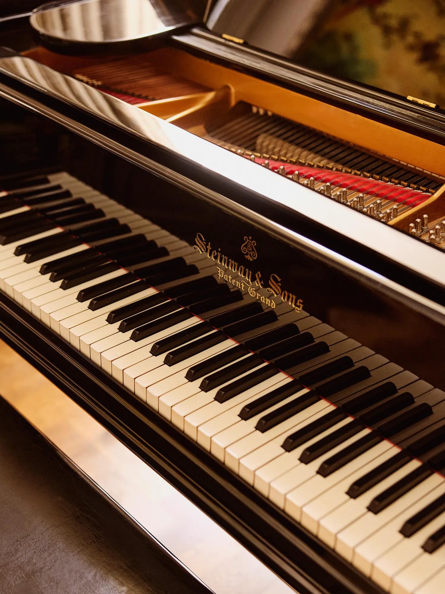 A Steinman & Sons piano up close
