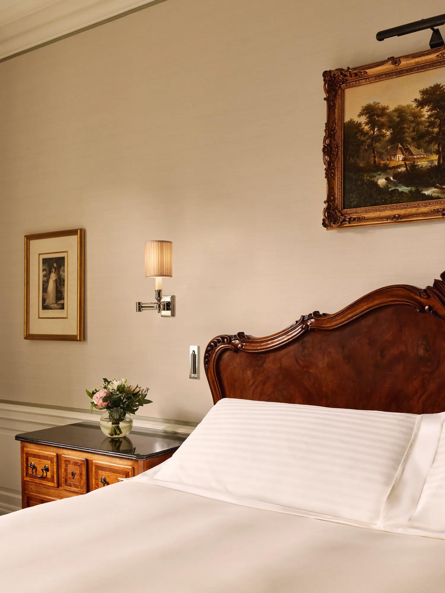 CON-CONNAUGHT-SUITE-305-06