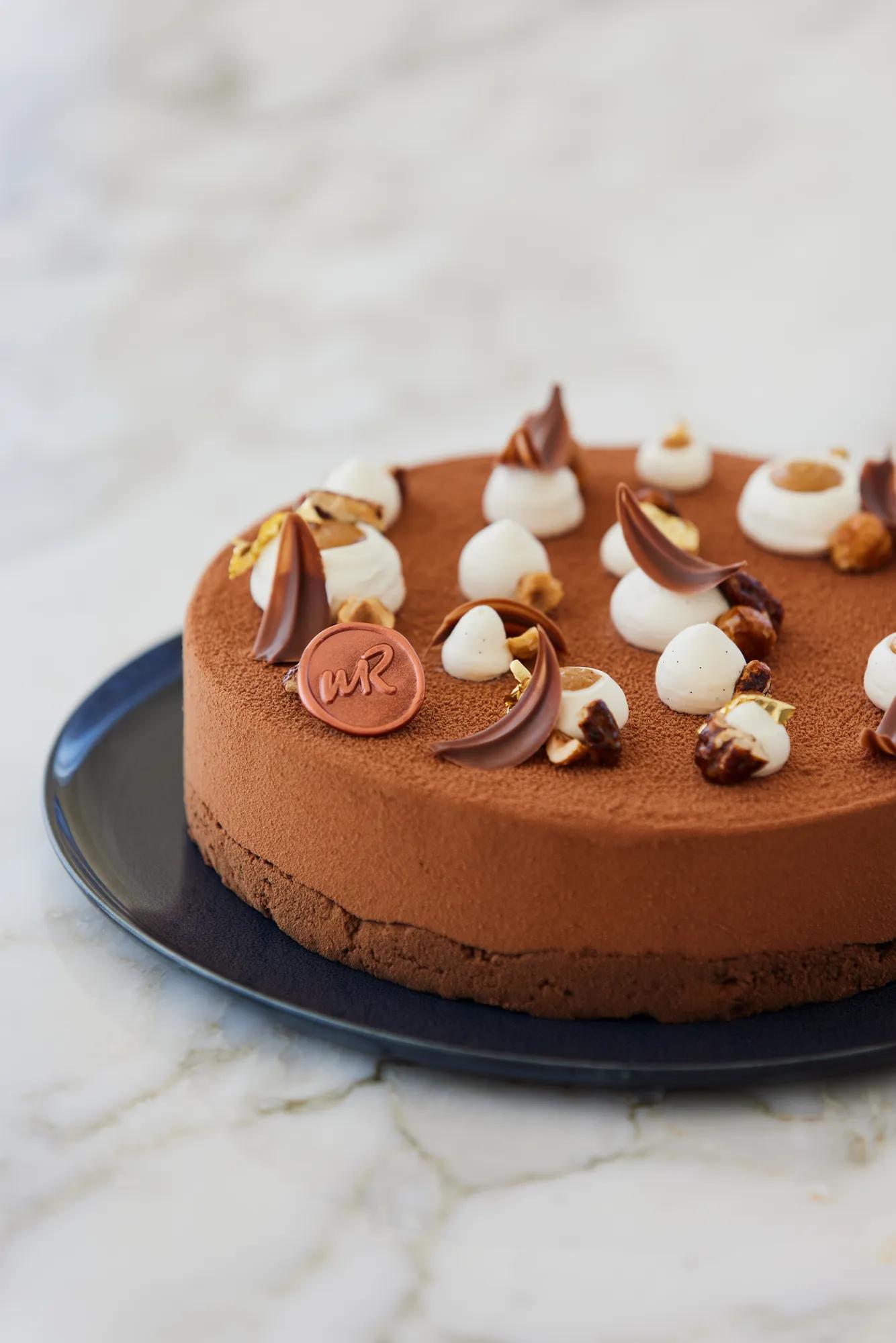 An elegant selection of pâtisserie items from the Claridge’s collection, beautifully arranged to highlight refined craftsmanship and delicate details.